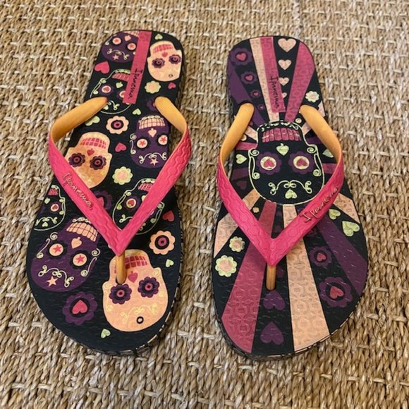 Ipanema Day of the Dead / Dia De Los Meurtos flip flops - Picture 2 of 8
